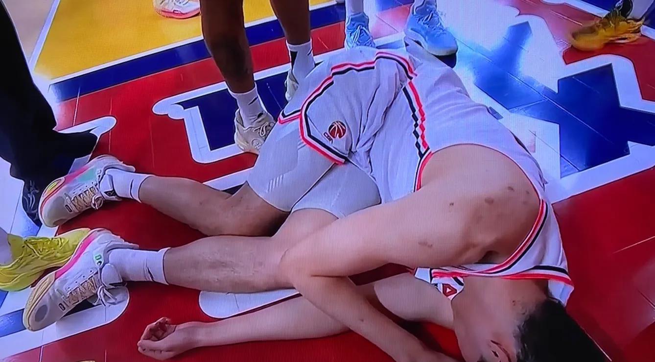 爵士队主教练赛后吐槽裁判判罚，认为有争议判罚的简单介绍