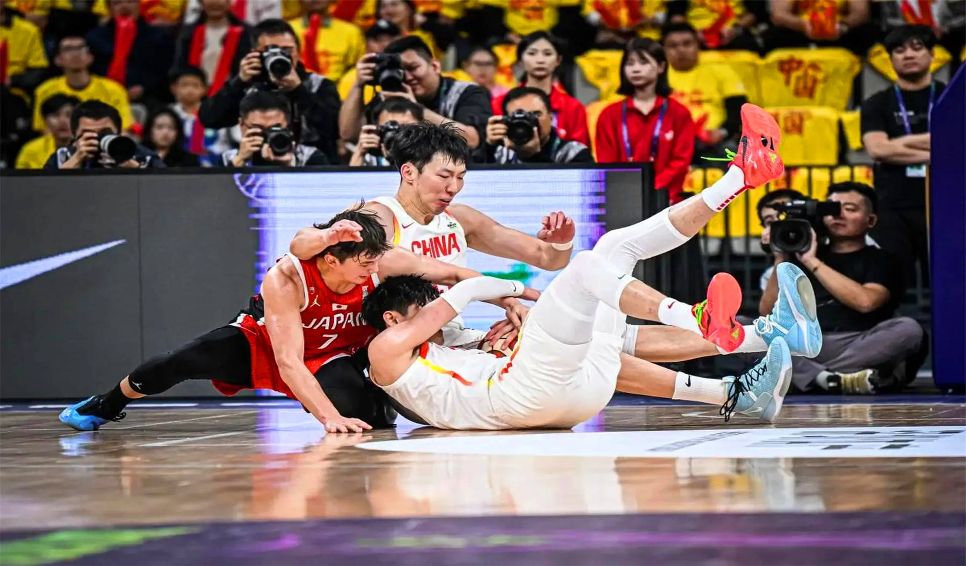 B体育体育登录-主场作战球队士气高昂，全力争胜