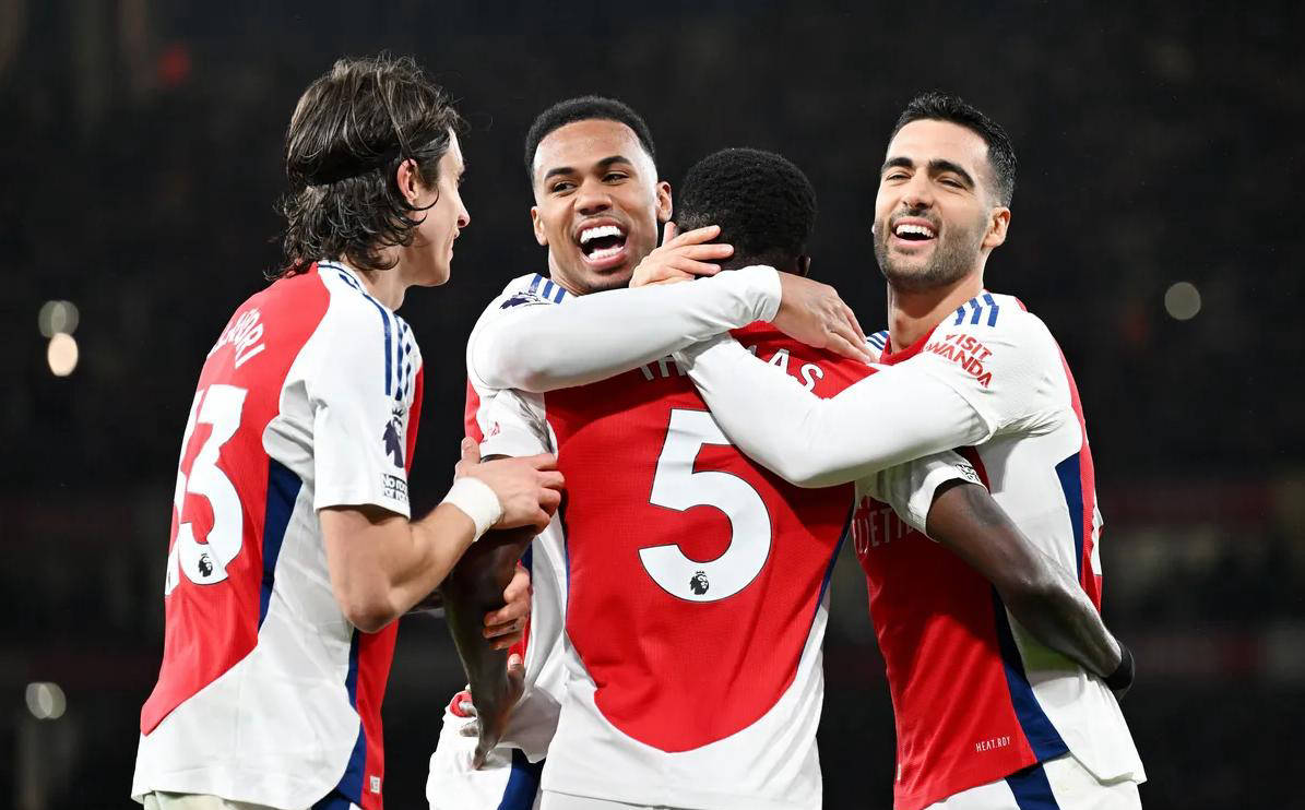 包含车子负于富勒姆，桑切斯下课危机的词条