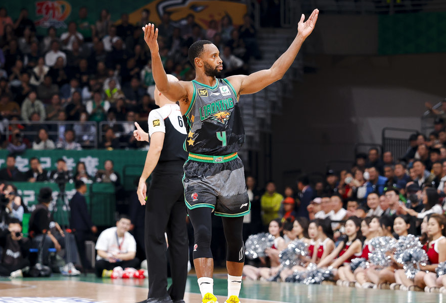 B体育体育app下载地址-包含弗格森指挥球队客场逼平对手，保持不败的词条