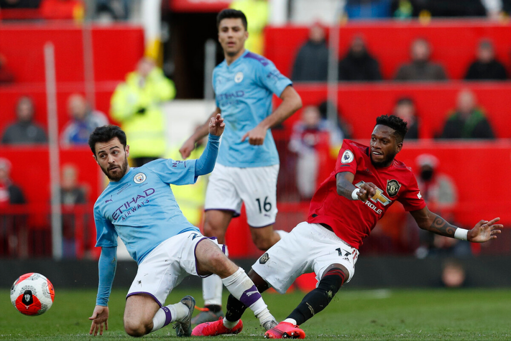 包含弗格森指挥球队客场逼平对手，保持不败的词条