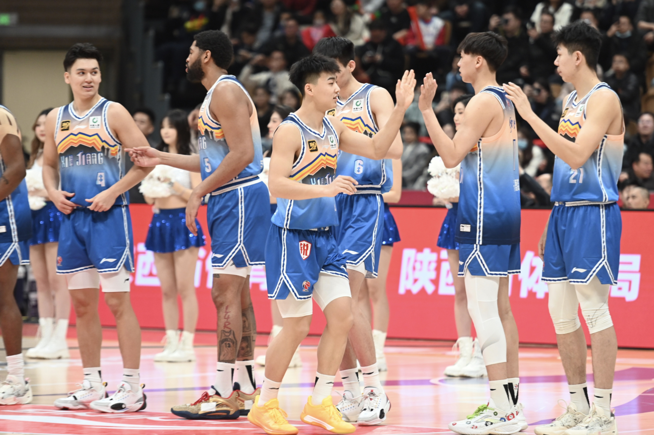 B体育体育在线-新疆队主场击败山东，球队士气大振的简单介绍