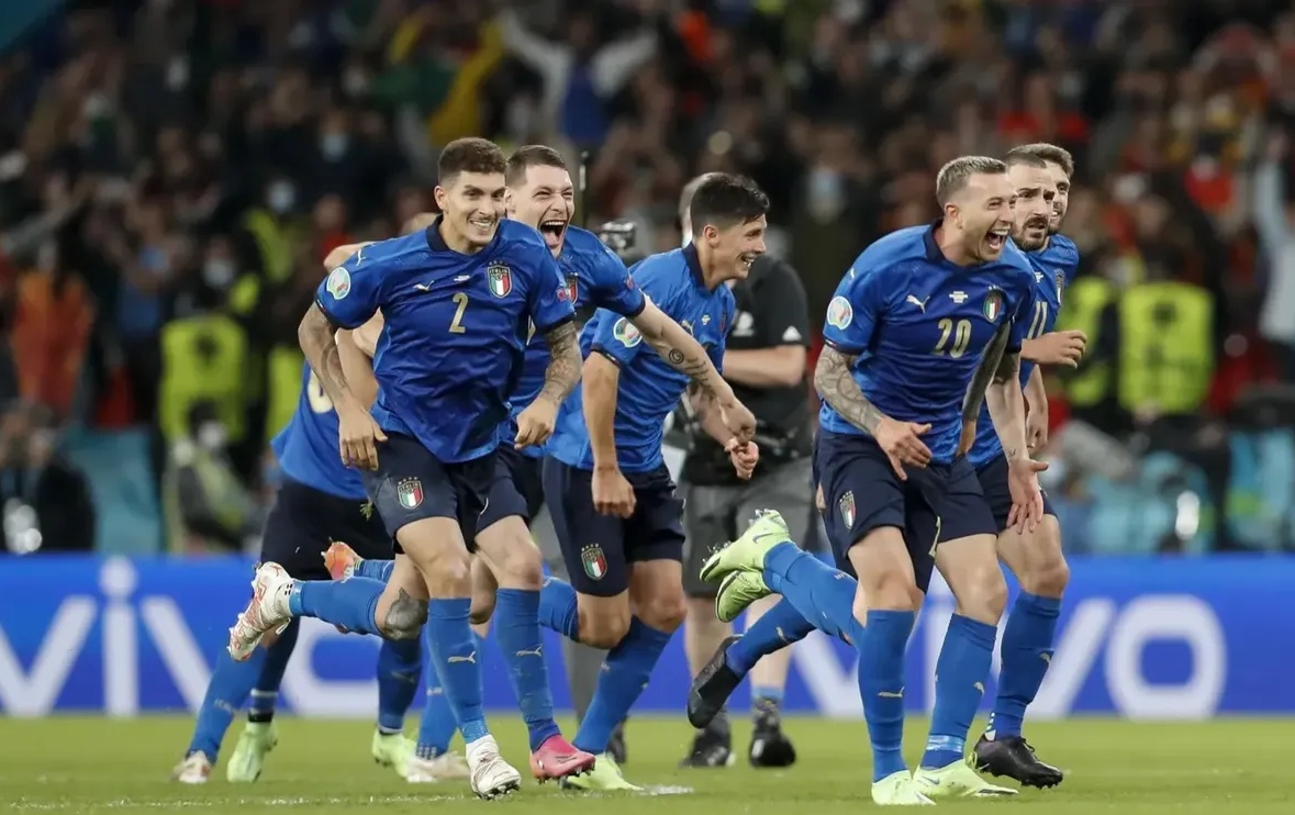 包含冰岛队不敌对手，欧洲杯资格前途堪忧的词条