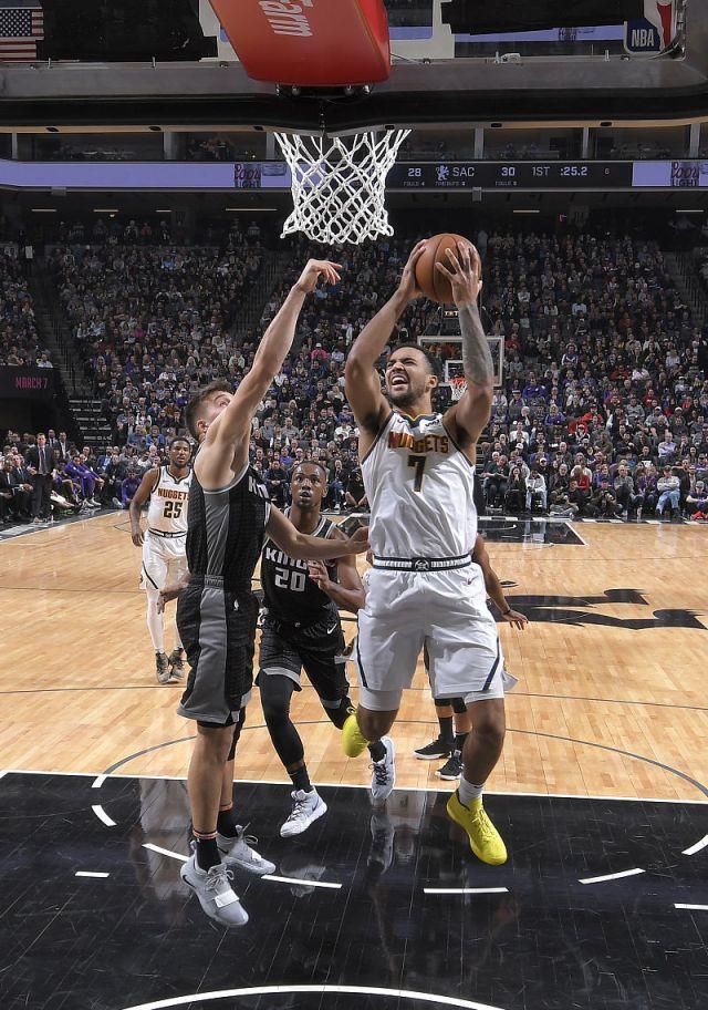 小克鲁斯队员发挥出色,帮助球队夺冠 小克鲁斯队员发挥出色,帮助球队夺冠