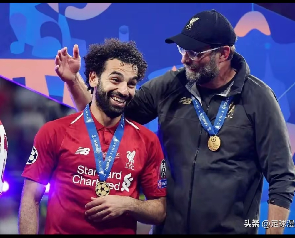 萨拉赫再次进球,领先射手榜,斩获人气王 萨拉赫再次进球,领先射手榜,斩获人气王