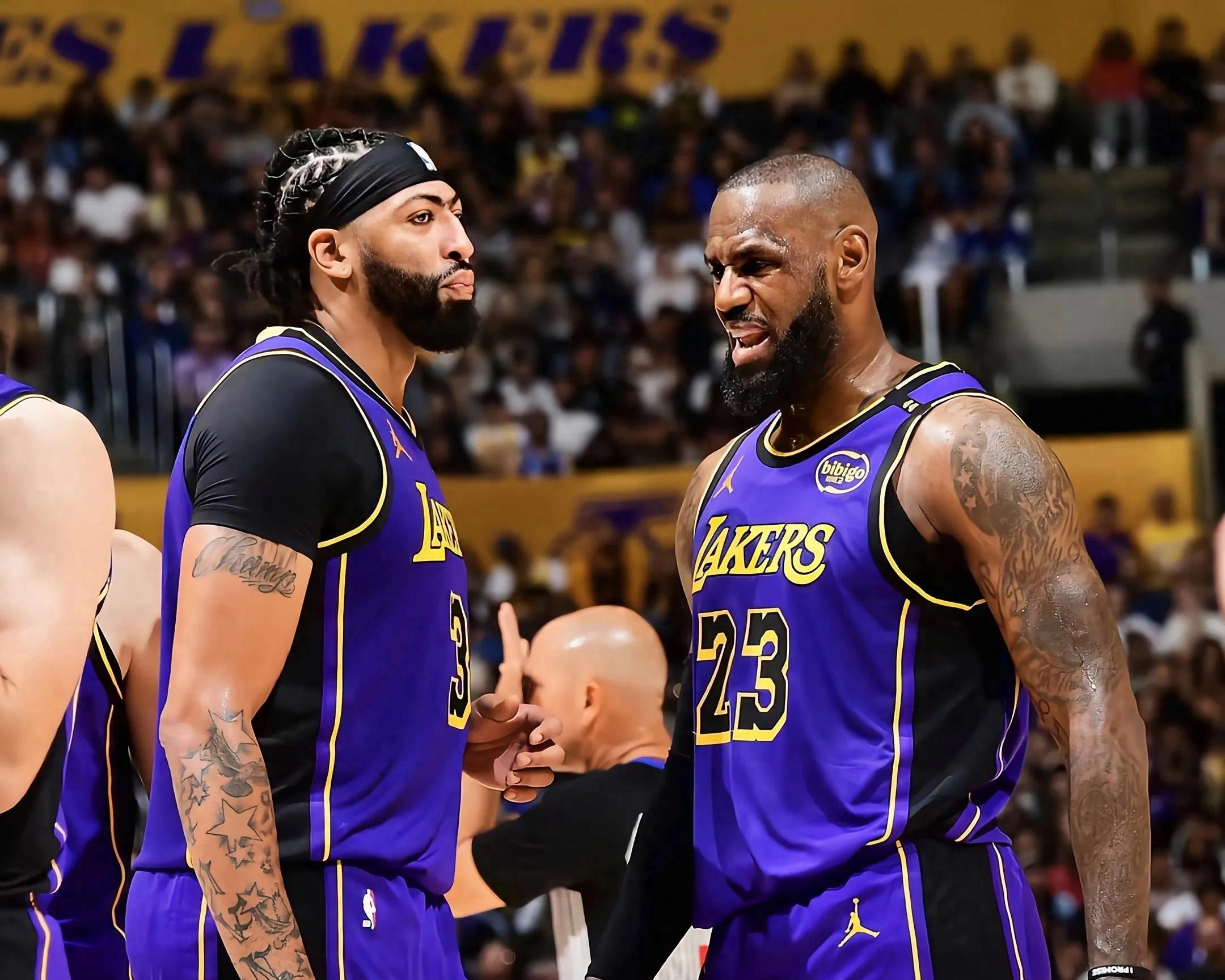 包含NBA球员砍下三双数据创历史，巅峰震撼的词条