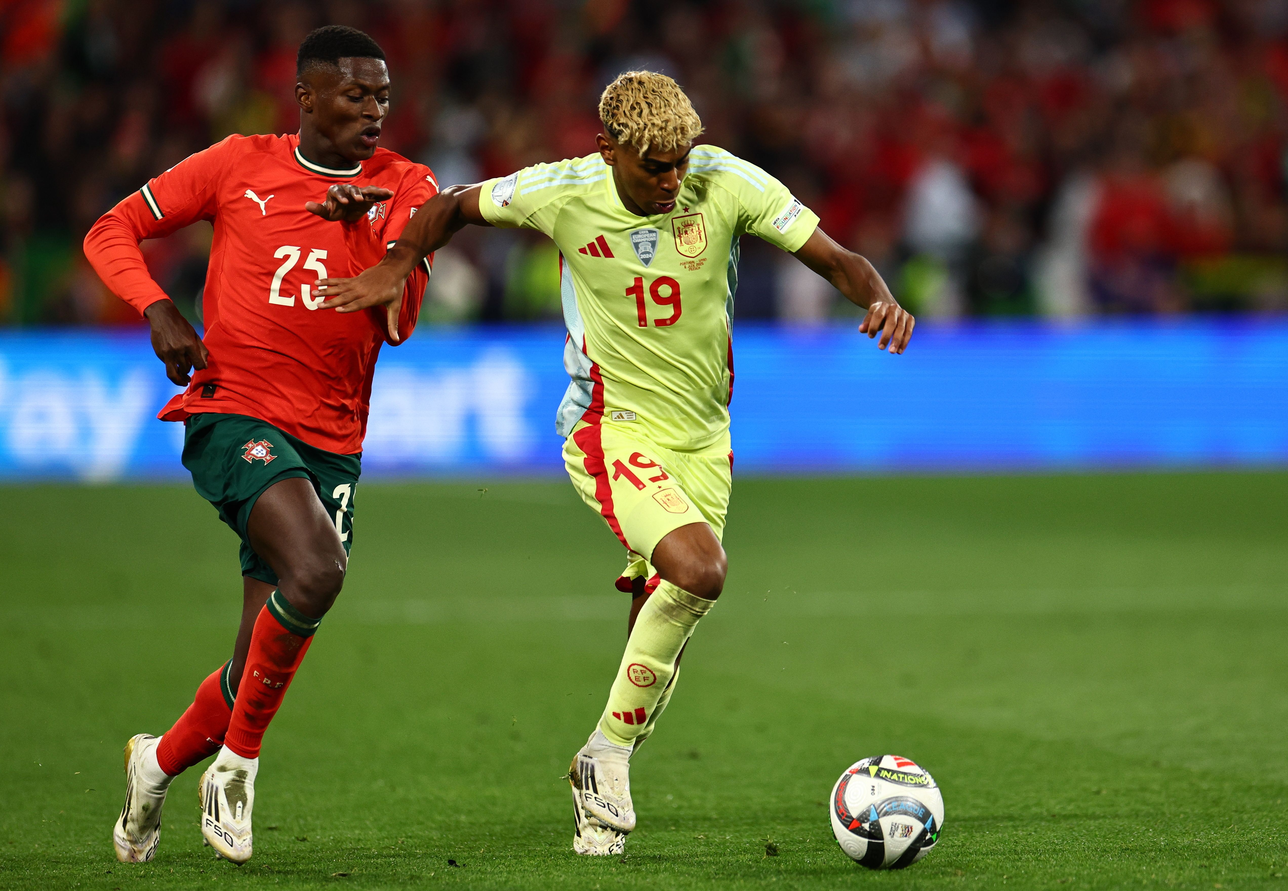 B体育体育网址-葡萄牙客场对决，全力争夺胜利