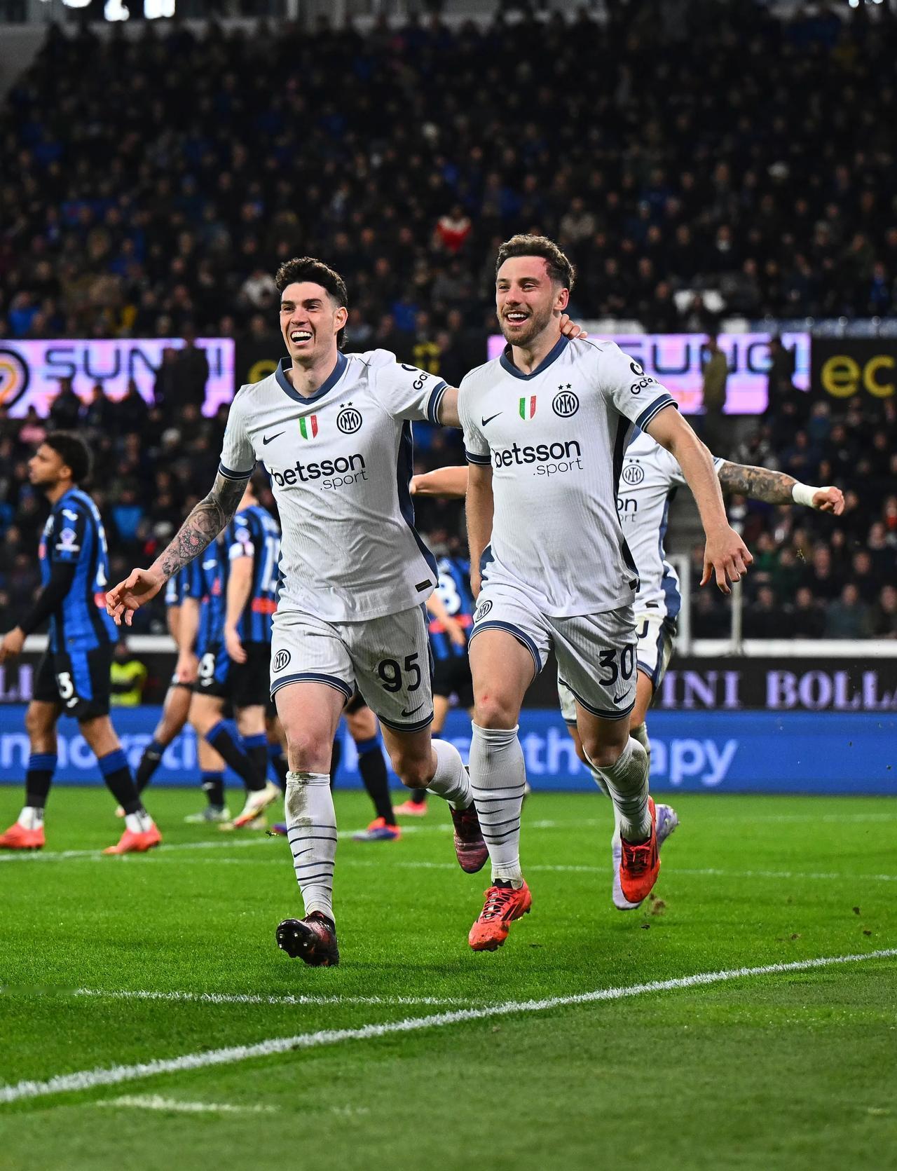 包含AC米兰三球大胜亚特兰大,延续不败纪录的词条 包含AC米兰三球大胜亚特兰大,延续不败纪录的词条