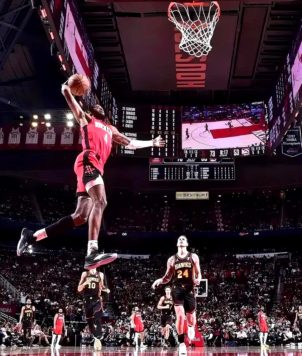 B体育体育官网app-老鹰主场击败步行者，登顶东部