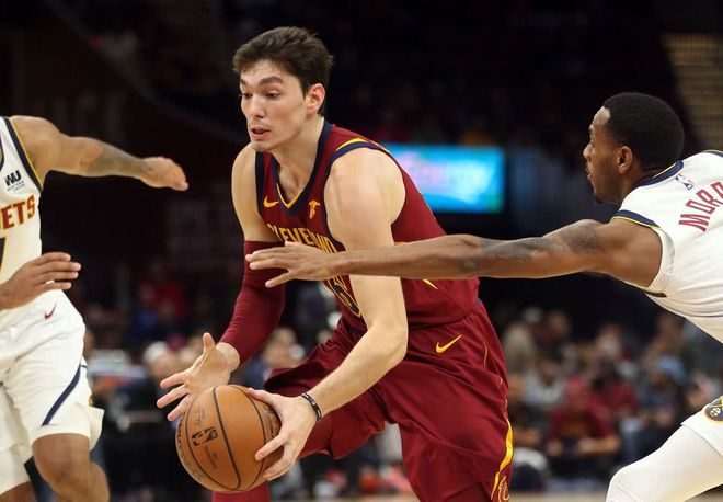 输球之后球队总结经验不懈努力