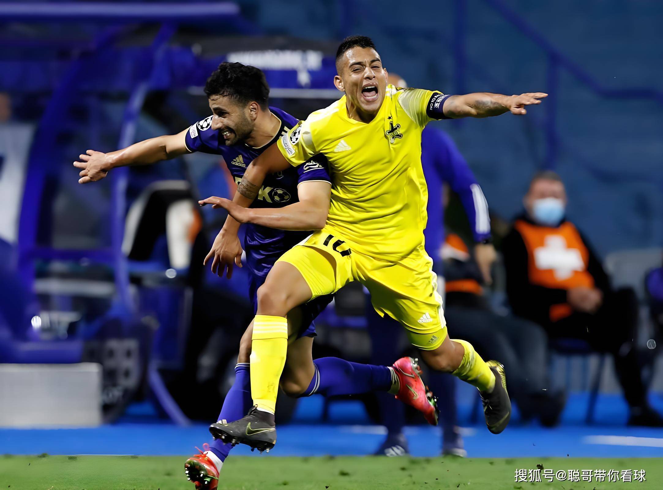 包含荷兰队长因伤缺席欧国联比赛，球迷忧心欧洲杯的词条